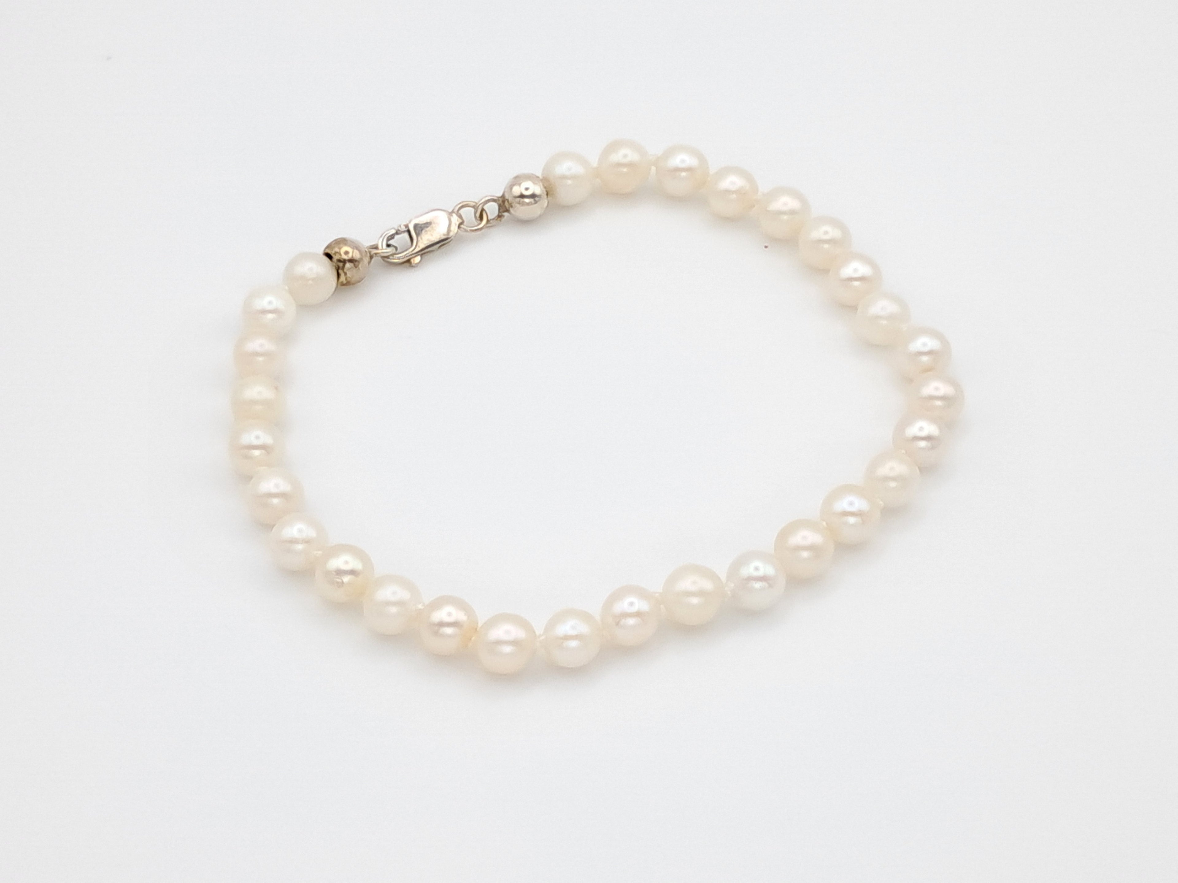Akoya Pearl Bracelet – Echoes of the Sea