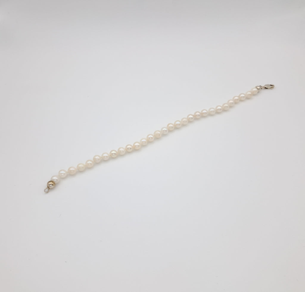 Akoya Pearl Bracelet – Echoes of the Sea