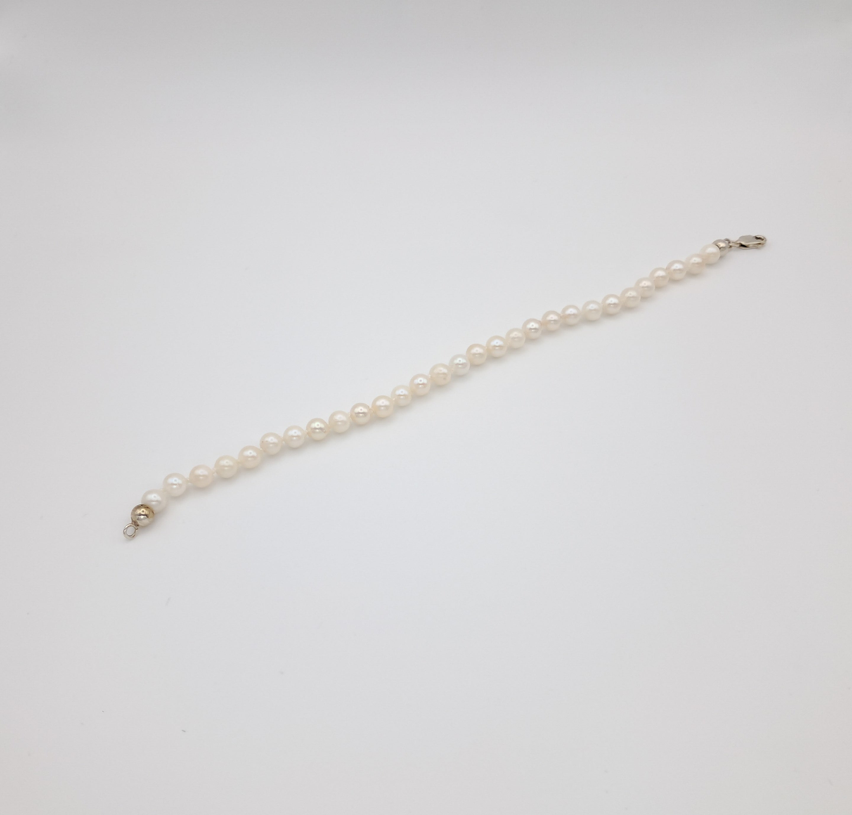 Akoya Pearl Bracelet – Echoes of the Sea