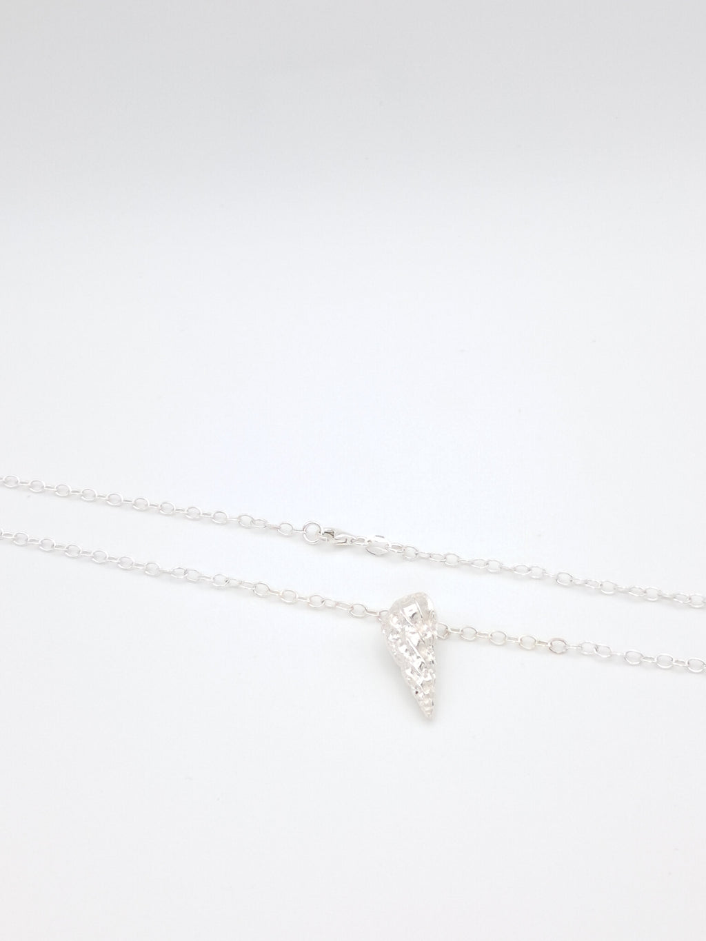 Silver necklace with shell - Echoes of the Sea