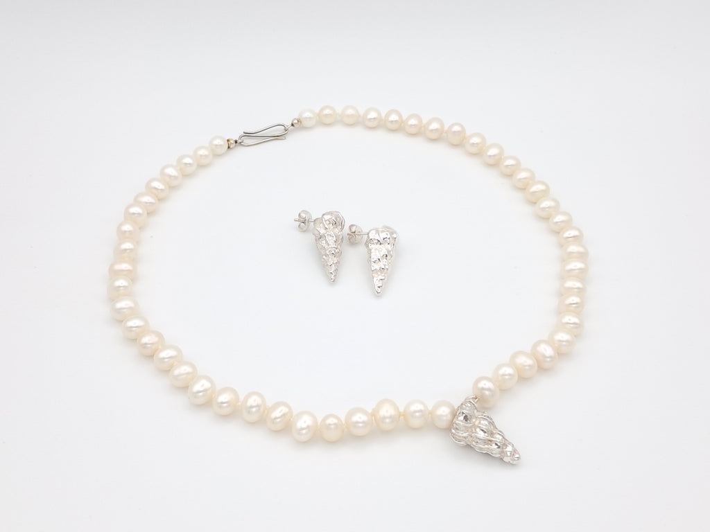 Akoya pearl necklace with silver shell - Echoes of the Sea