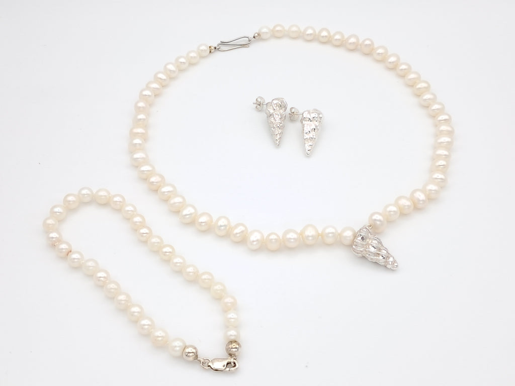 Akoya Pearl Bracelet – Echoes of the Sea