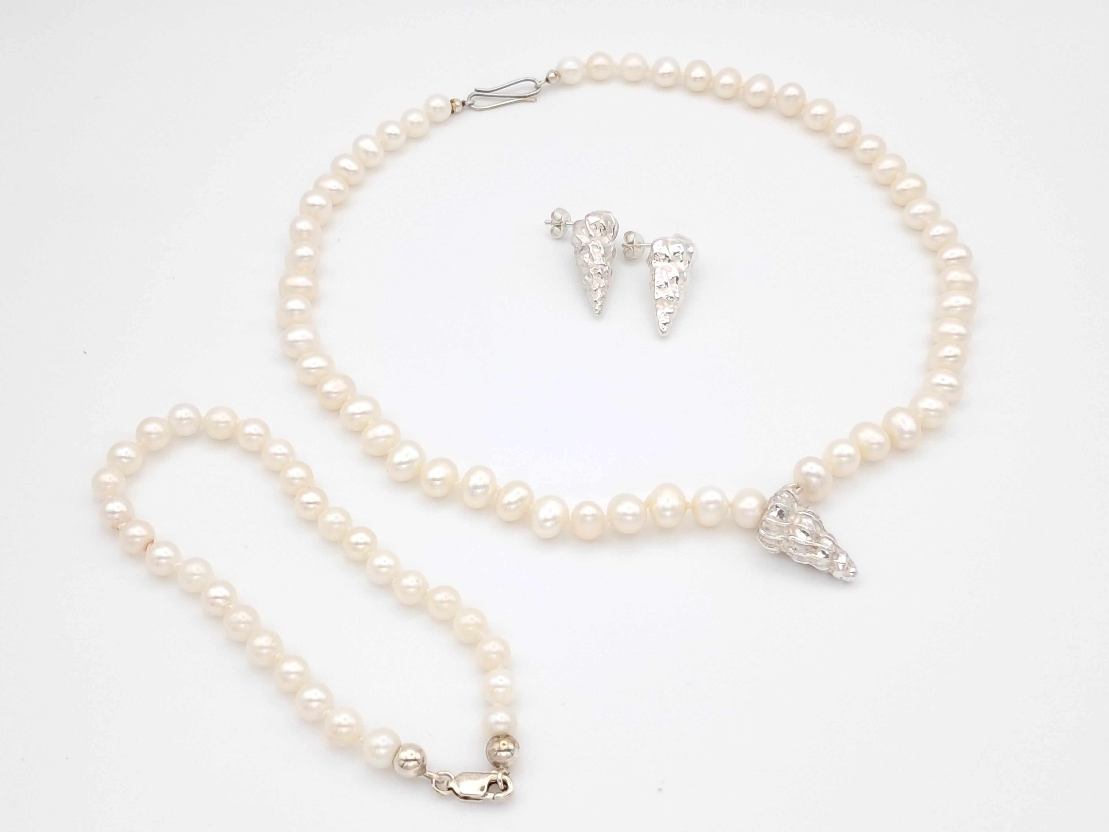 Akoya Pearl Bracelet – Echoes of the Sea