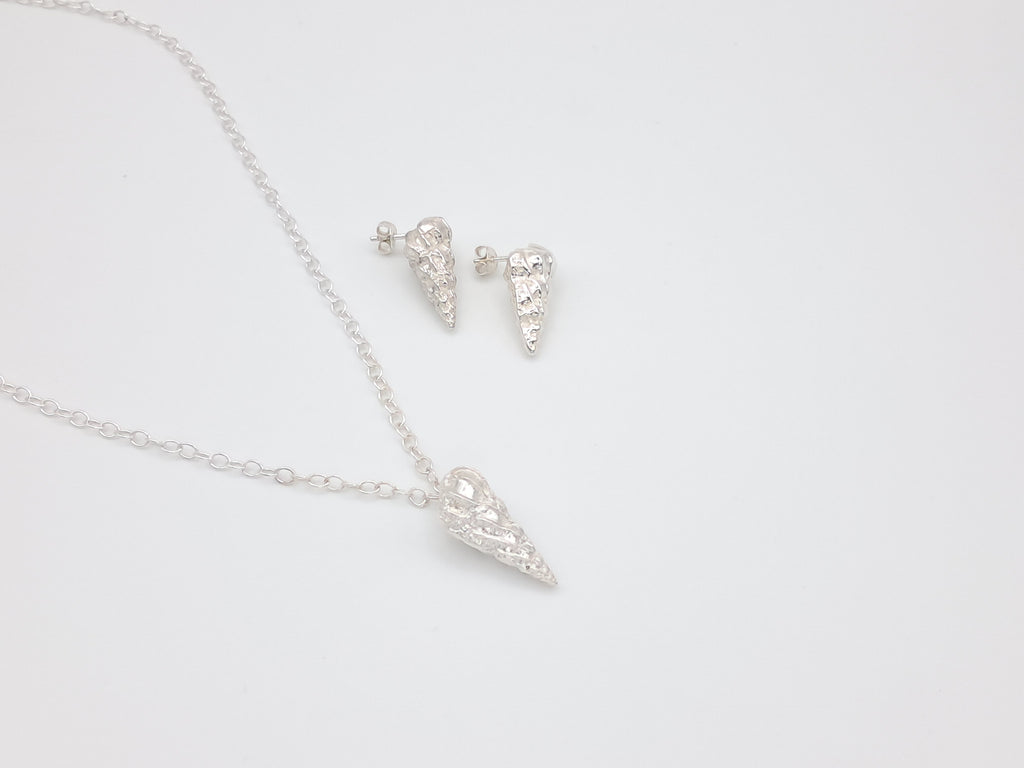 Silver necklace with shell - Echoes of the Sea