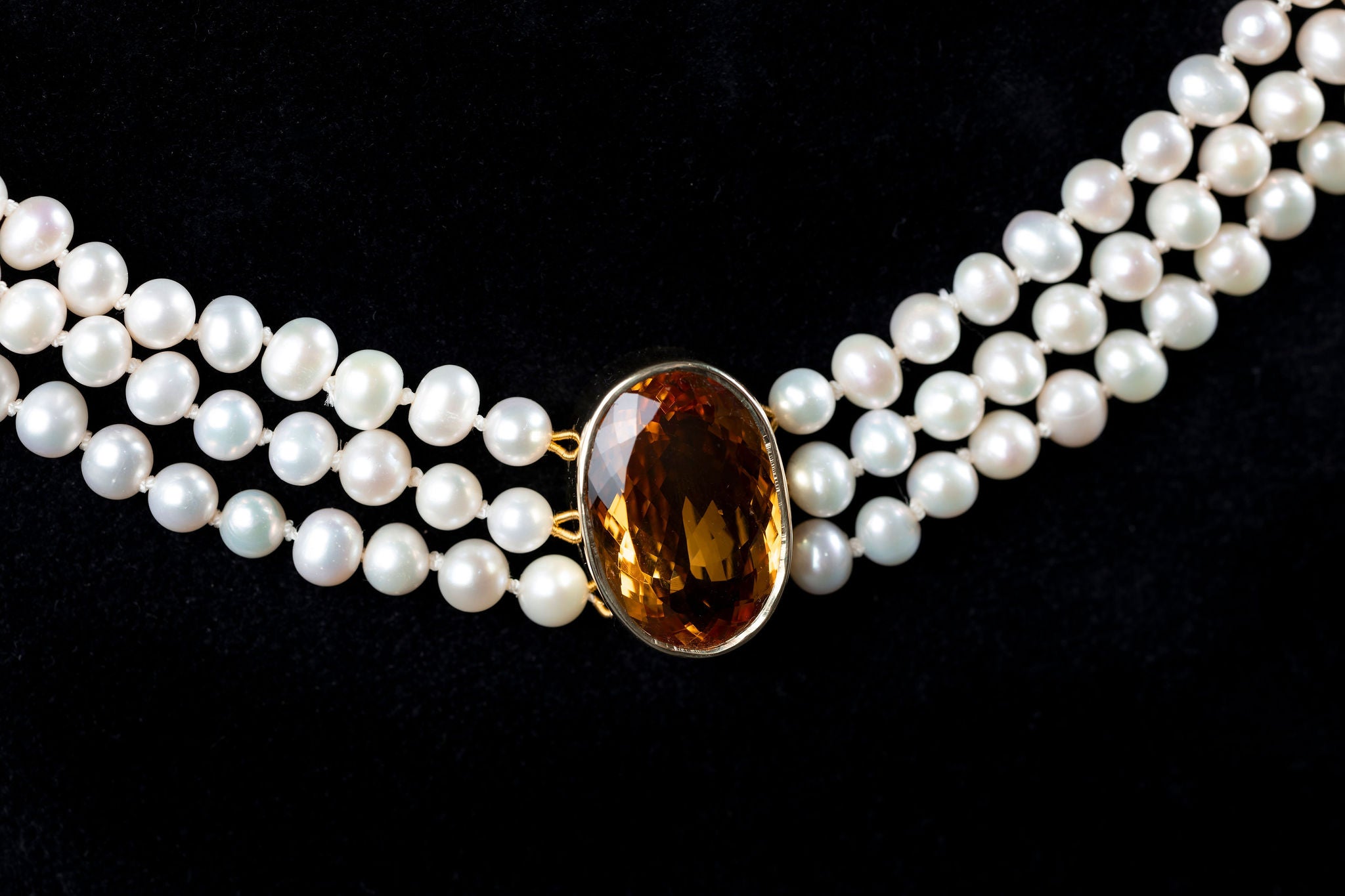 Pearl Necklace with central Citrine