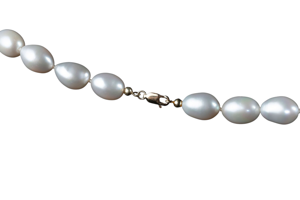 Touch of Gold – Pearl Necklace with golden South Sea pearl
